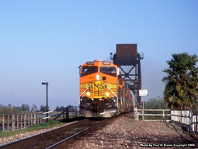 BNSF 4054 at Orwood, CA in March 2004.jpg